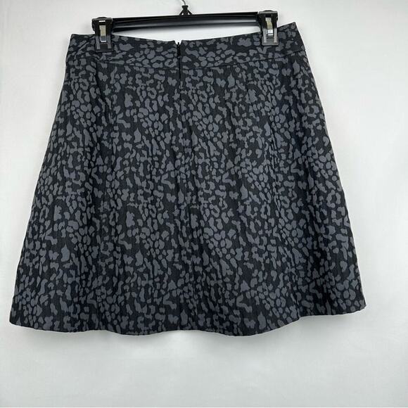 Banana Republic - Black & Gray Animal Print Mini w/ Front Pleats - Size: 4 - Picture 2 of 4